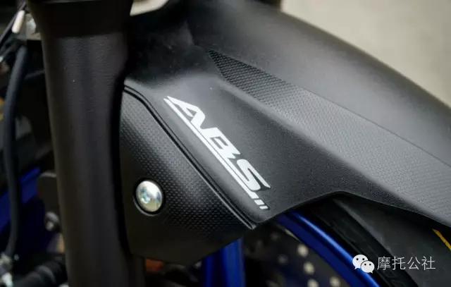 铃木gw250双缸水冷最新款街车,gw250神车到底怎么样