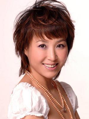 超杨澜谢娜，她才是最牛女主持，离职央视赚10亿老公竟也是大佬