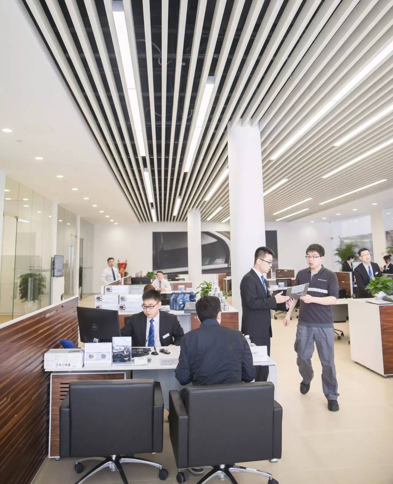 宝马做什么工作比较好,宝马上班工作的优缺点