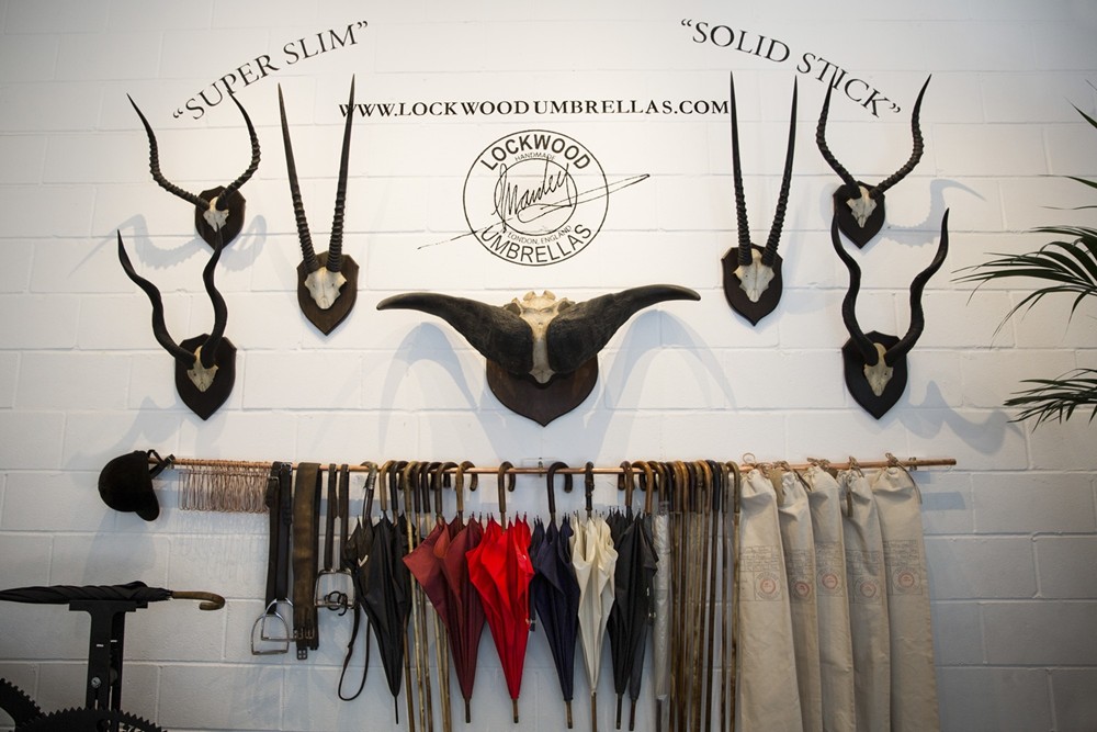 雨伞英伦范儿的绅士标配,英国老绅士雨伞