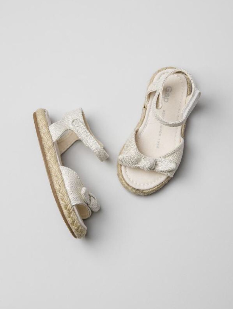 国际童装品牌哪些值得妈妈们信赖,babygap童装是什么牌子