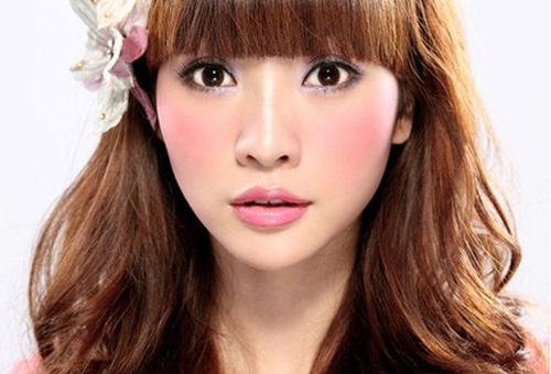 配戴美瞳,这些姿势你可能还不知道