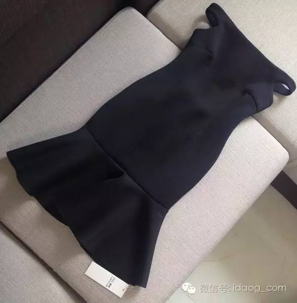 裹胸吊带宽肩,裹胸吊带需要怎么穿搭