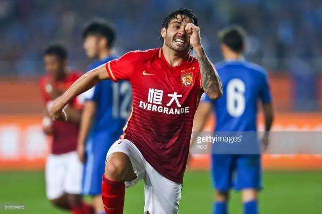 赛季没过半打进25球,恒大2023-2024赛季球衣