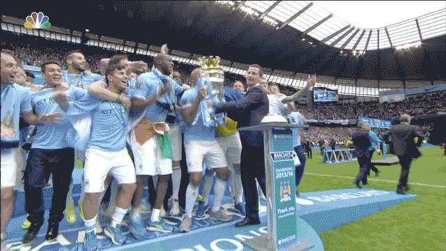 欧洲杯这么火，不会英语怎么和歪果仁愉快地聊球？