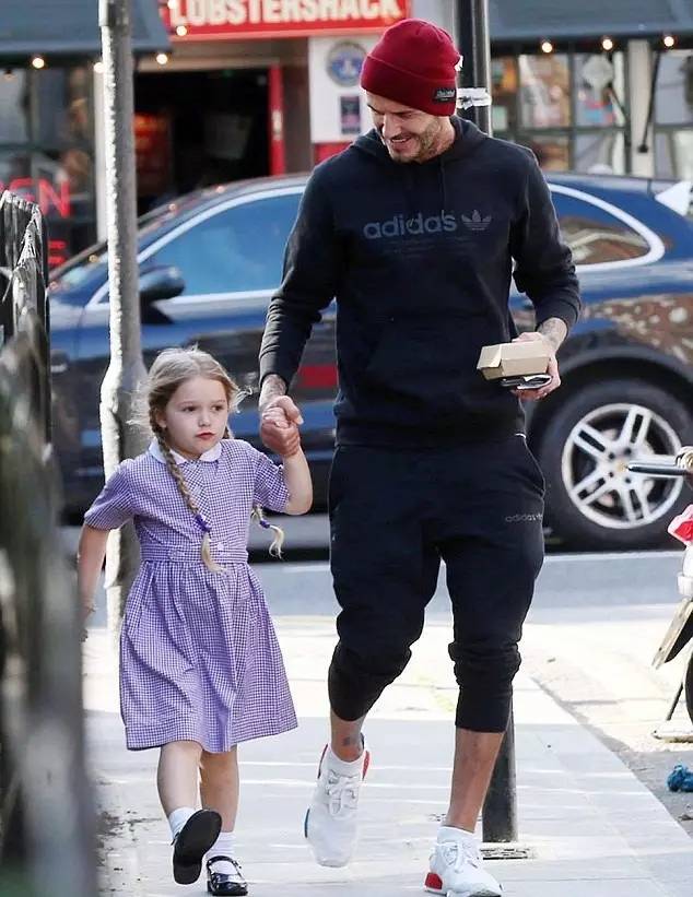 不用p图还好看的拍照方法,腿又短又粗的拍照姿势