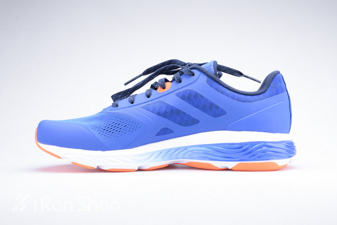 李宁云三代科技减震跑鞋,李宁云3代跑鞋