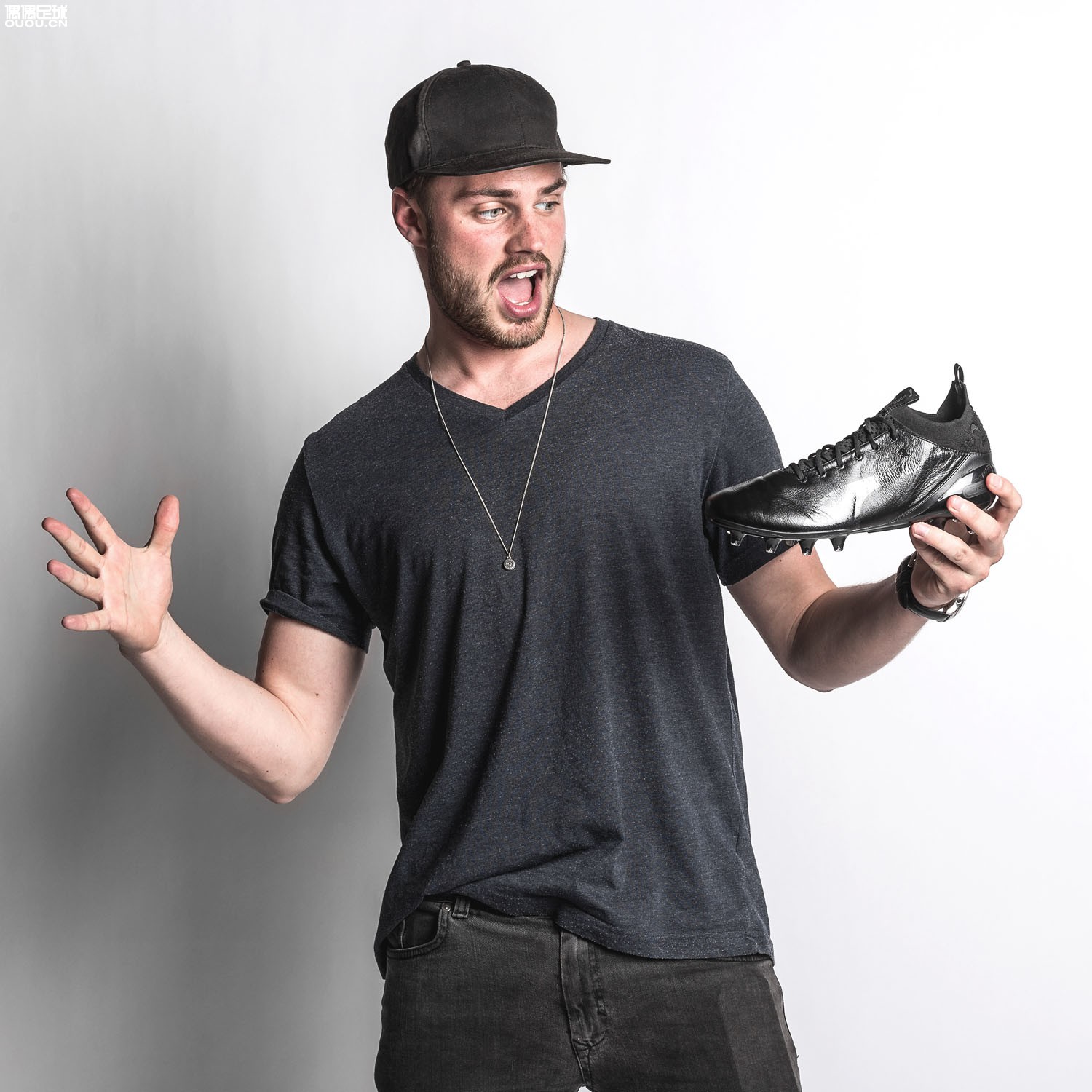 神秘足球鞋,彪马足球鞋未来之星所有配色