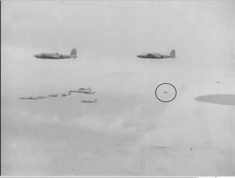 飞行员单挑32架日本飞机,一人单挑日本兵