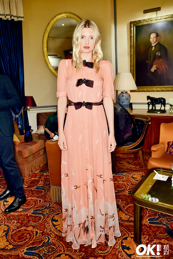 夏日装备升级攻略|学ElleFanning打一个时髦的蝴蝶结