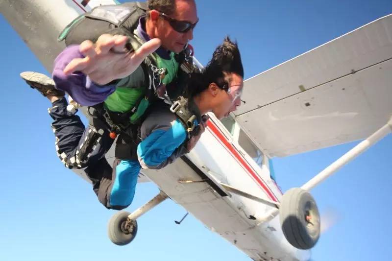 一个陕西汉子花7万元环游地球1圈,还带回一个美国女友!