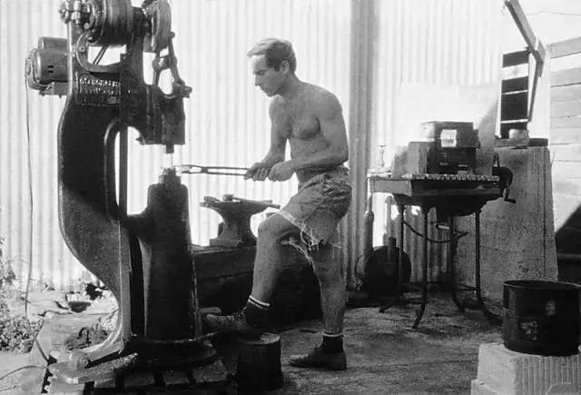 那些火到现在的顶级装备，都带有同一个基因