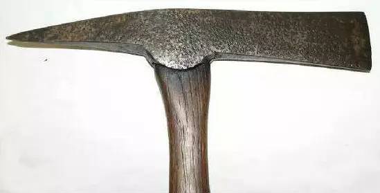 那些火到现在的顶级装备，都带有同一个基因