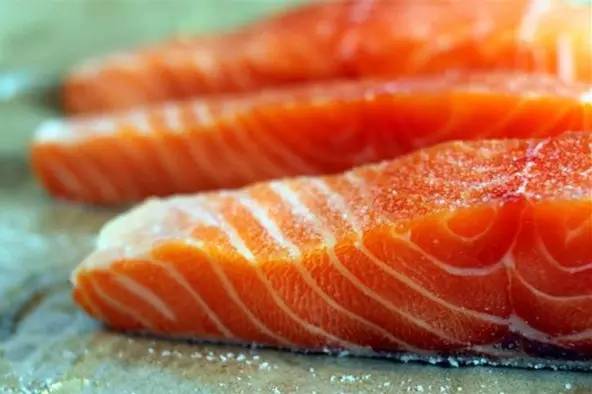 淡水三文鱼和虹鳟鱼的区别,三文鱼和淡水虹鳟的区别