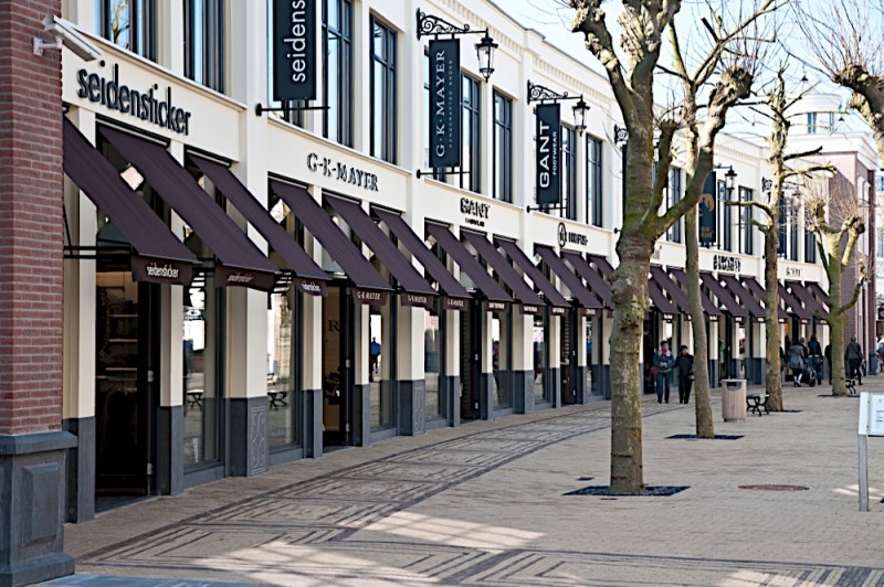 荷兰打折村什么时候开始打折,揭秘荷兰黑历史