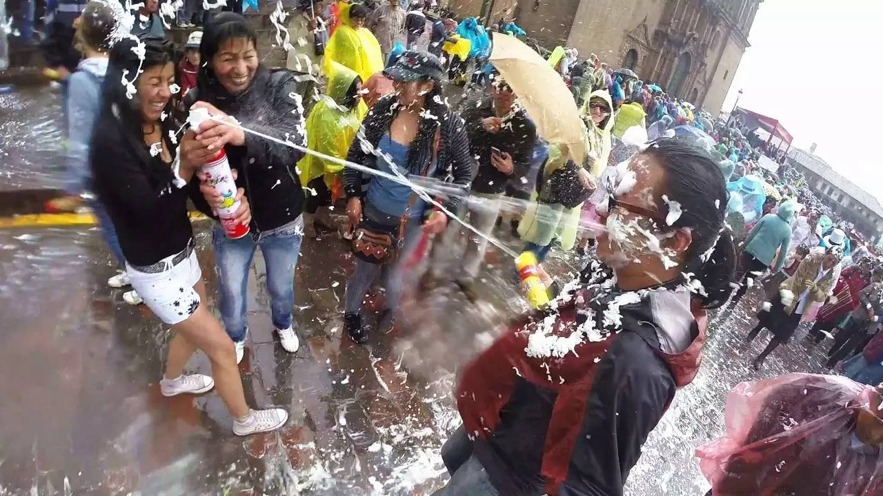 一个陕西汉子花7万元环游地球1圈，还带回一个美国女友！