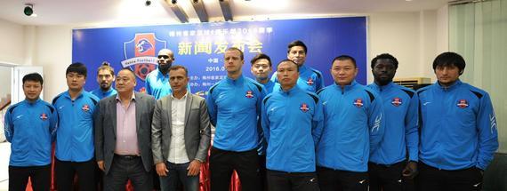 荷兰足球教练如是说:在华荷兰教练拿不到薪金?在我身上没有发生