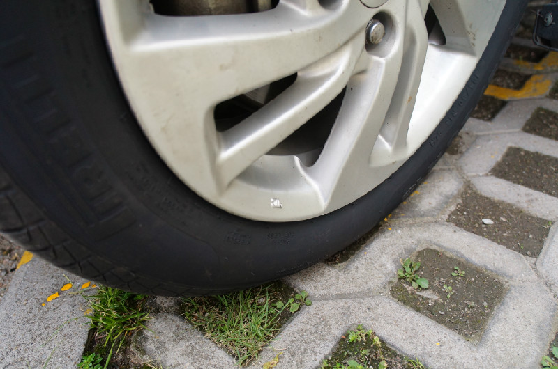 天上掉轮胎,倍耐力新p1轮胎测评视频