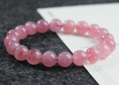 草莓晶粉晶哪个价值高,粉晶的价值