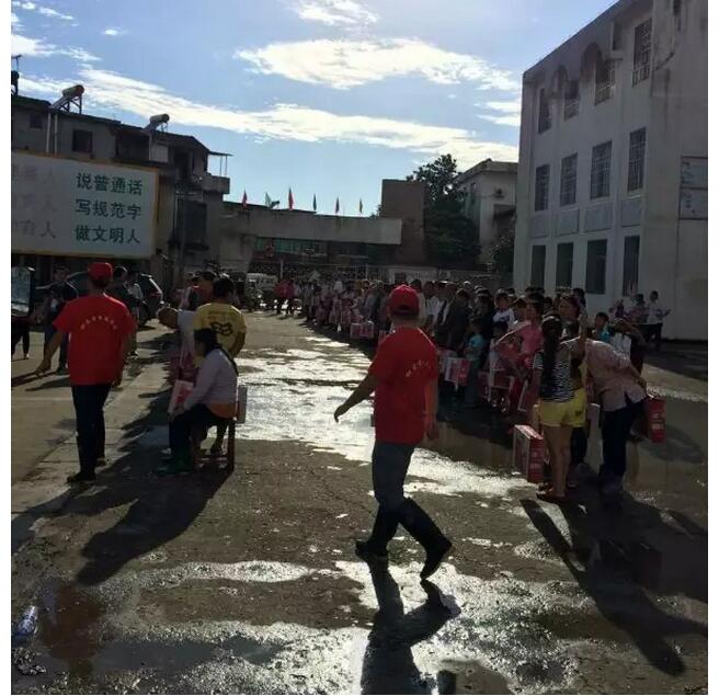 洪水无情人有情郑州市,洪水无情人间有爱朗诵