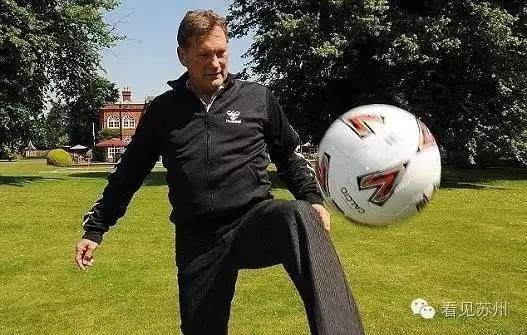 英格兰足球队为什么称为三狮军团,英格兰是三中卫体系吗