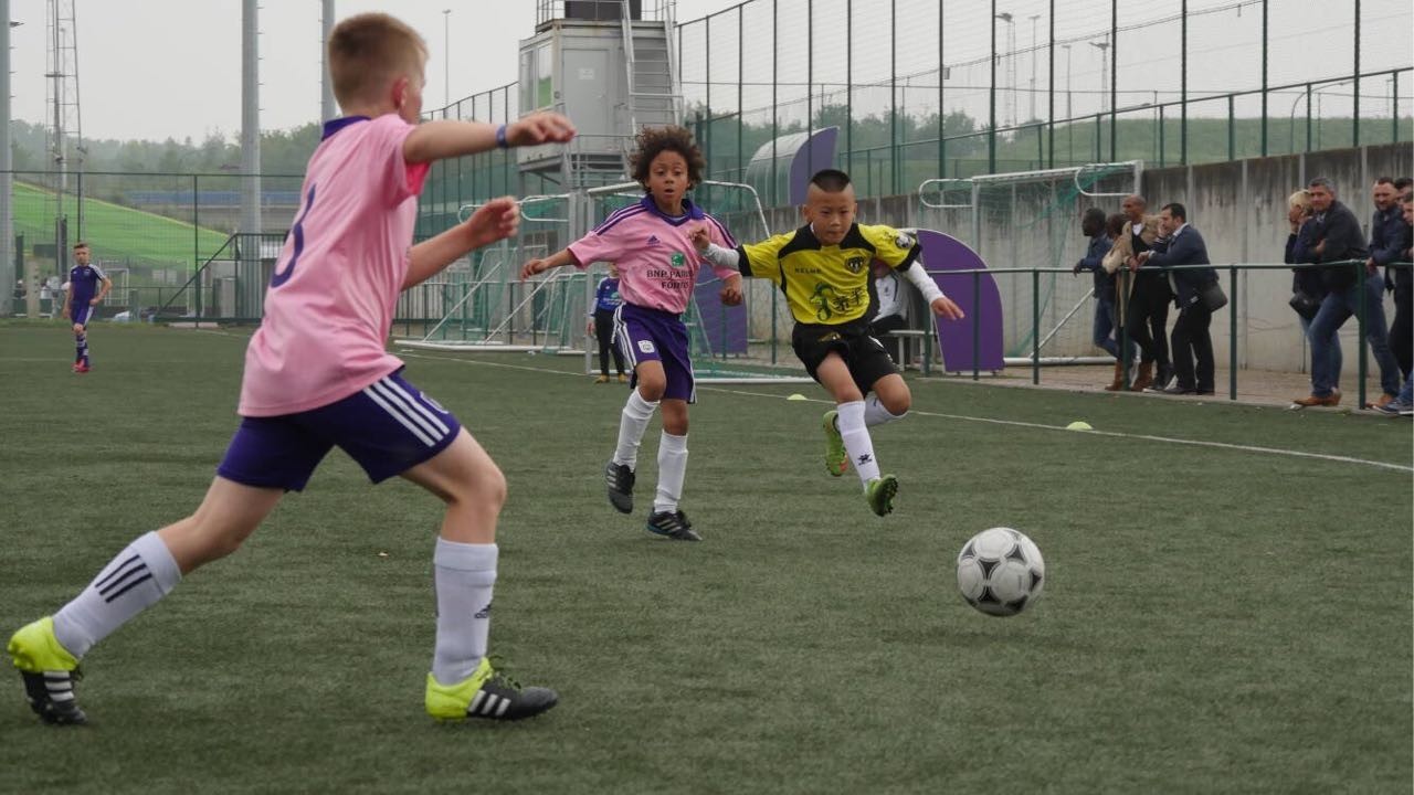 比利时足球青训体系,法国与比利时青训的不同