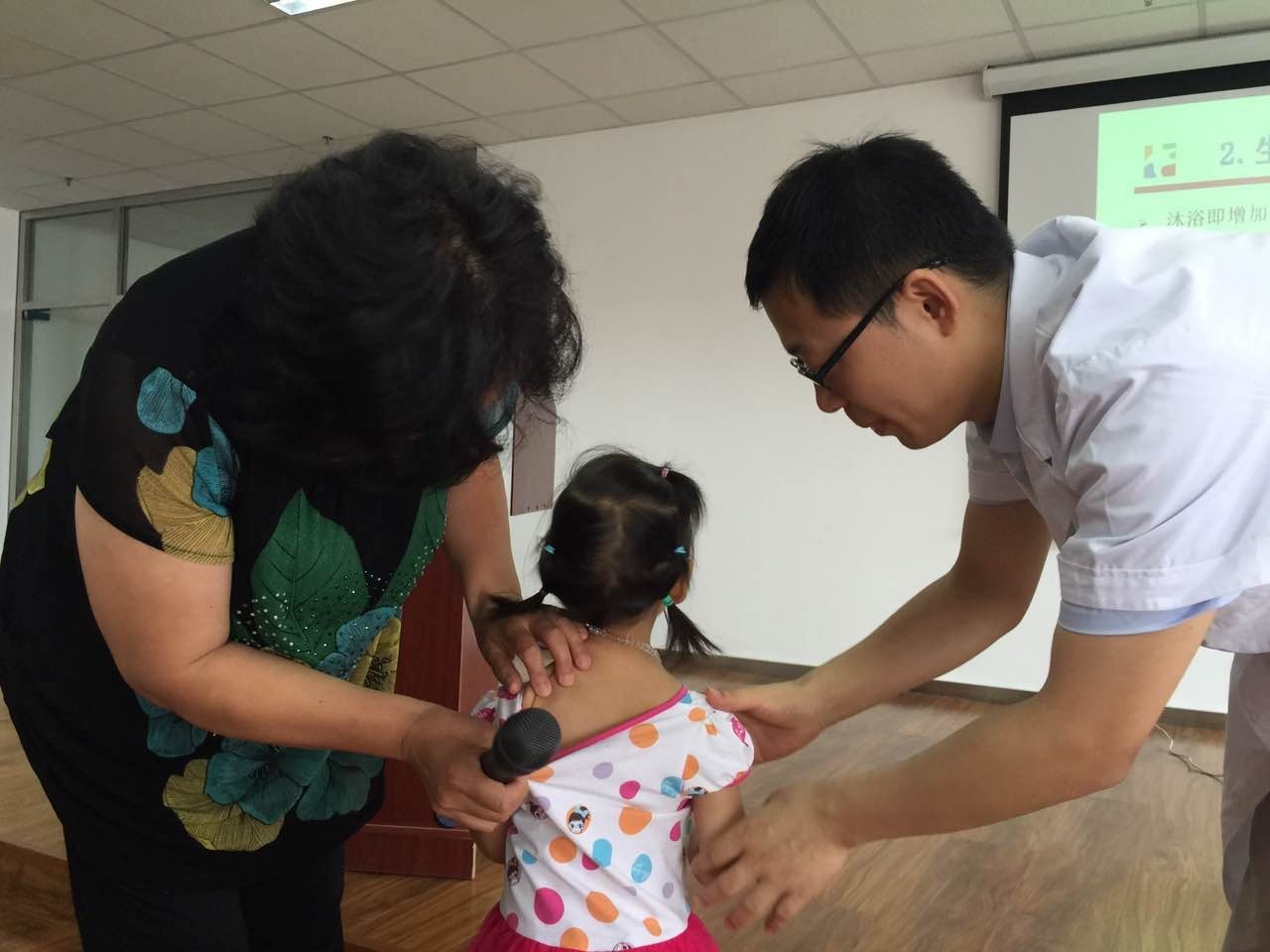 皮肤湿疹反复发作老是不好怎么办,孩子湿疹反复发作家长您做对了吗