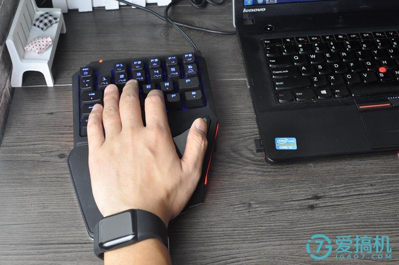 lol高端局操作都很稳,玩lol厉害的上单都是锁定视角