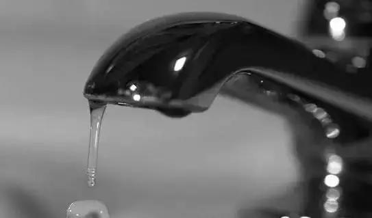 水龙头坏了自己安装不顺手,水龙头坏了怎样不拆再装一个新的