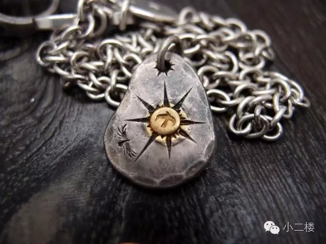 明星身上带的银饰品都是他做的—GOROS丨高桥吾郎