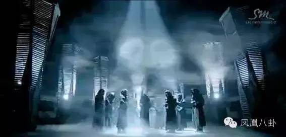 手势暗藏神秘代码、顶级明星纷纷效忠？娱乐圈竟还隐藏着神秘组织