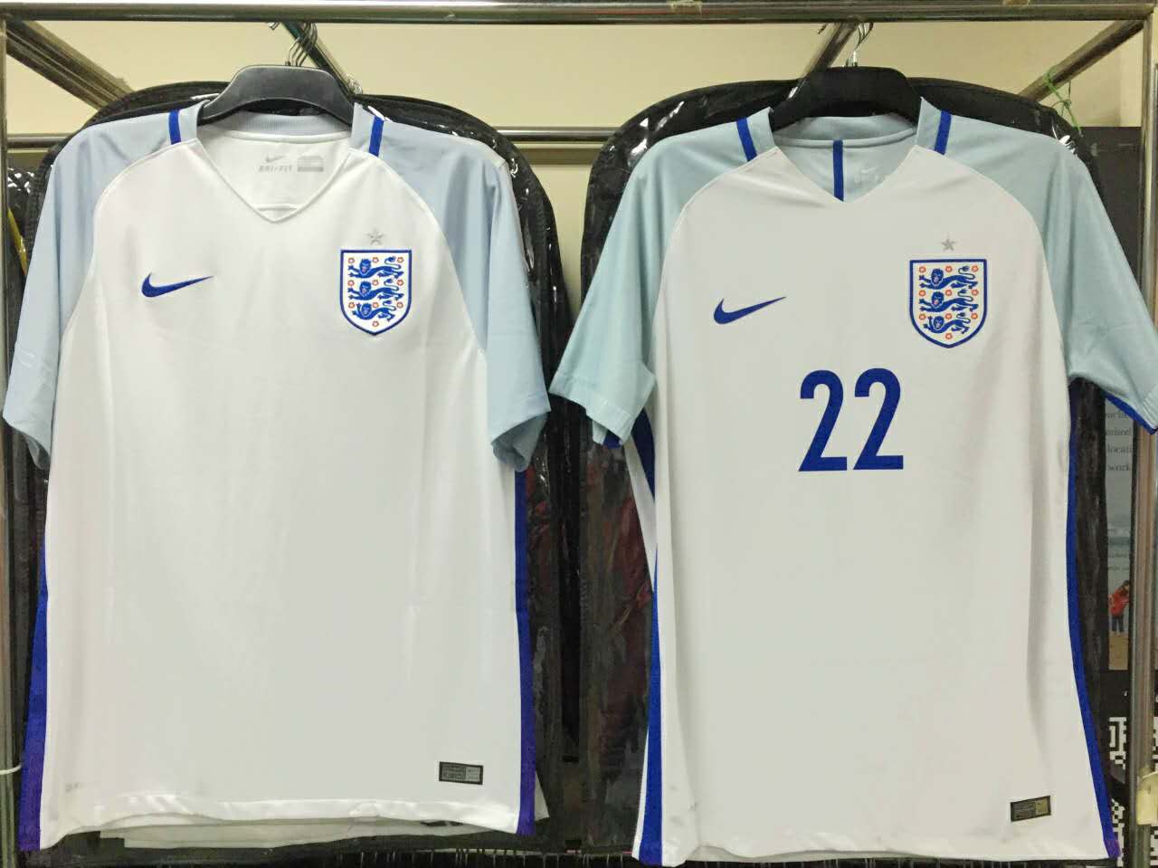 球迷版球衣与球员版球衣对比,球员版球衣热压队徽