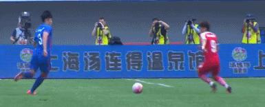 他是锋线杀手!一年废4人,爆头队友!球迷:有他中超能好?