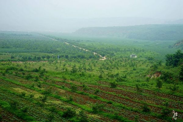 行走红石沟，入眼皆是画