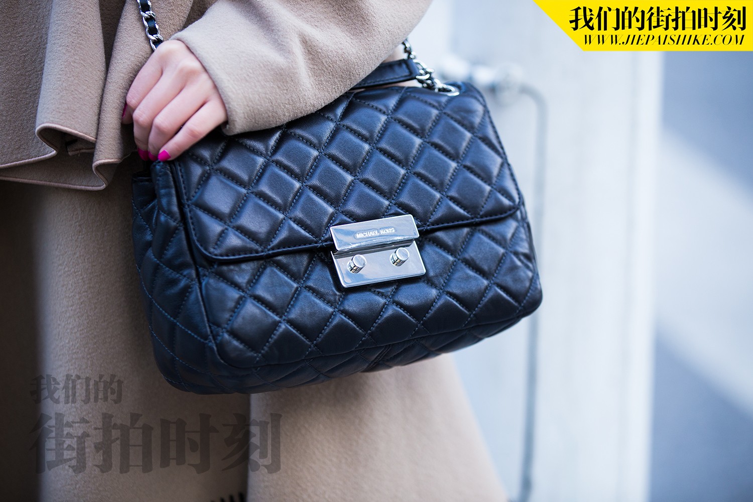 今天接着送钻石2016年美腻的街拍编辑们要带领大家成为穿衣高手！