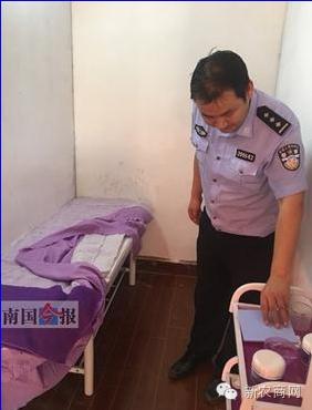 美容院给顾客抹辣椒油,美容院辣椒膏