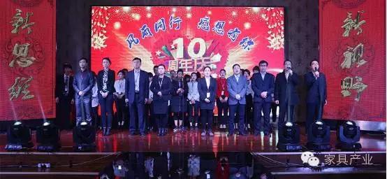 这个小镇的产业发生翻天覆地的变化竟是因为他们？