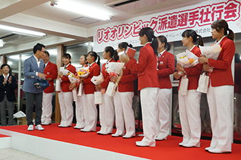 为索尼电视代言的曲棍球小姐将征战里约奥运会