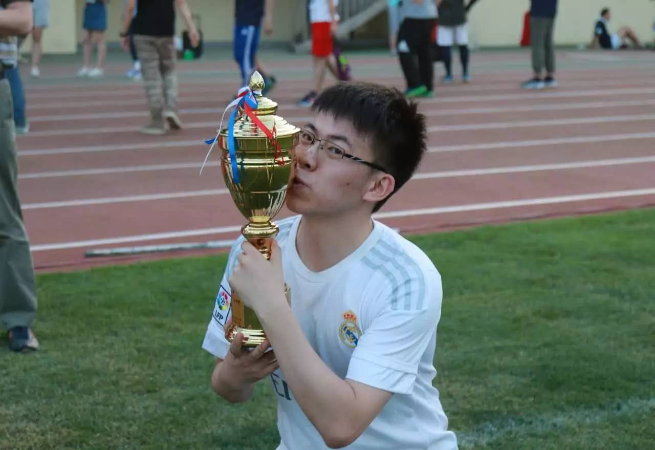 毕业特刊设计风格,毕业特刊主题照片