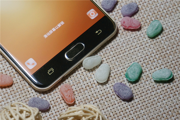 三星galaxyc7手机长什么样,三星galaxyc7白色