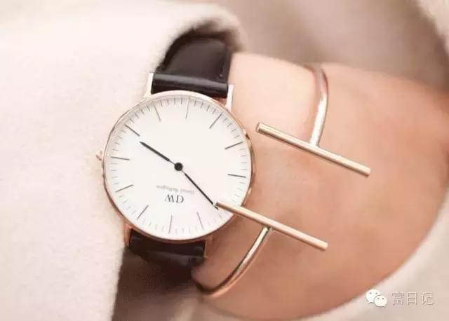 dw全新推出简约时尚手表,最受年轻人欢迎的dw手表