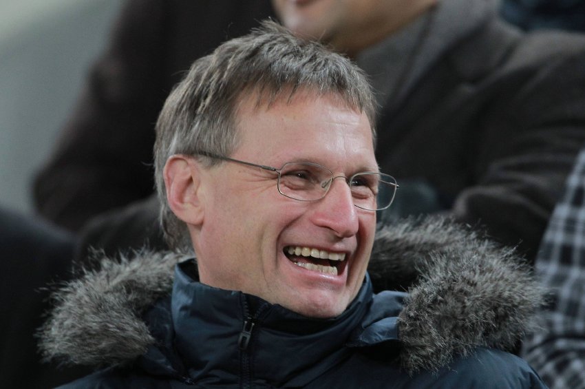 拜仁捧欧洲杯,拜仁参加欧洲杯