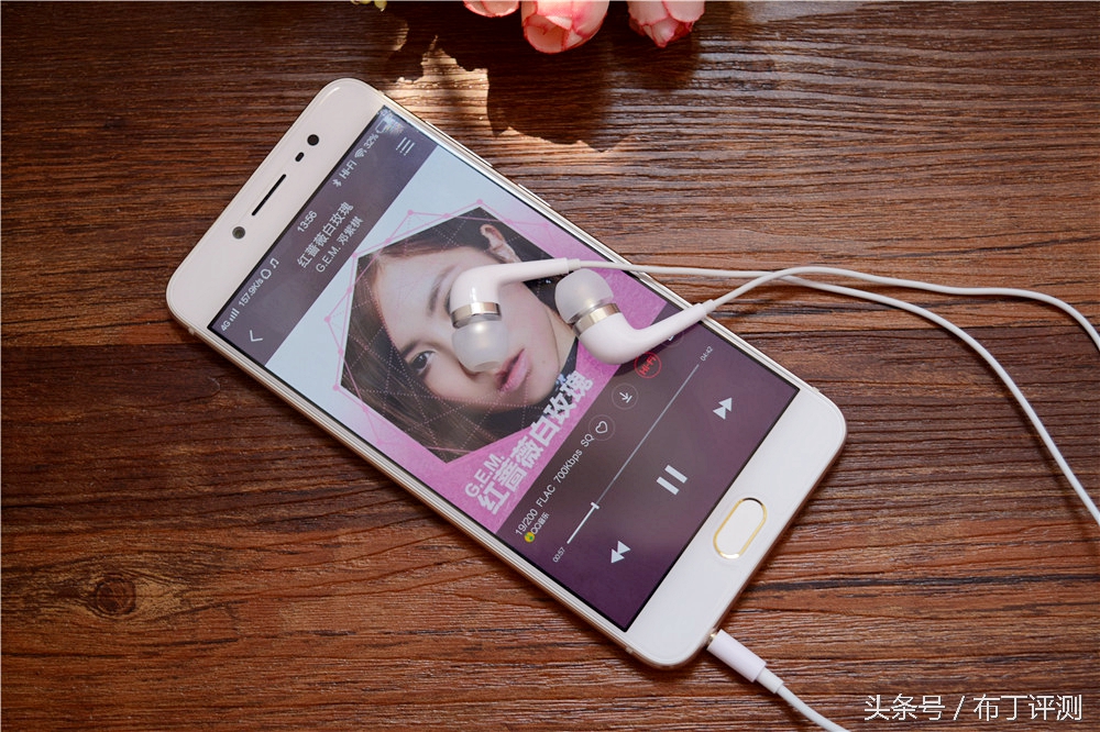 vivox71600万柔光双摄,vivox7拍照效果