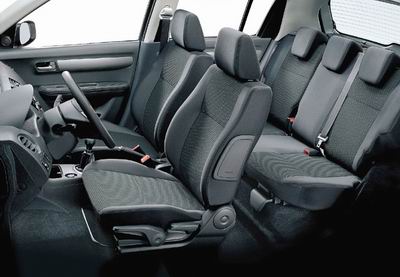 身轻如燕行动自如,铃木雨燕银灰色