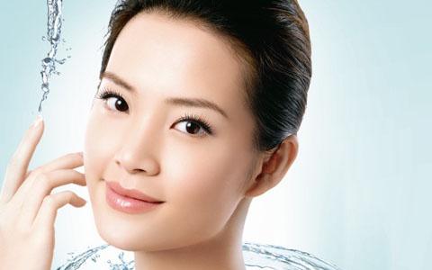 盐水洗脸有什么好处与坏处,用盐水洗脸有什么作用和功效