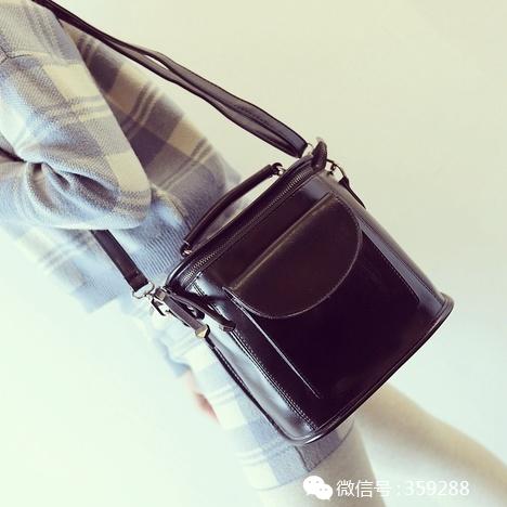 适合夏天背的斜挎小包,铁链斜挎小包夏日