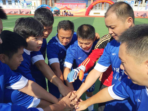 烈日炎炎挥洒汗水,烈日下挥洒辛勤的汗水