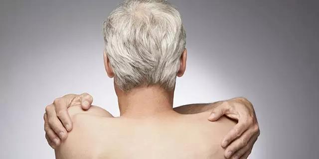 白发补染发根与染全头哪个危害大,染白发发根染黑了怎么处理