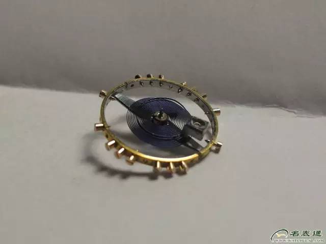 它根本就符合苛刻的日内瓦标准，古董浪琴一个没落的贵族