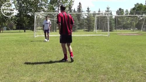 足球技巧8种最为实用的,足球防球的技巧